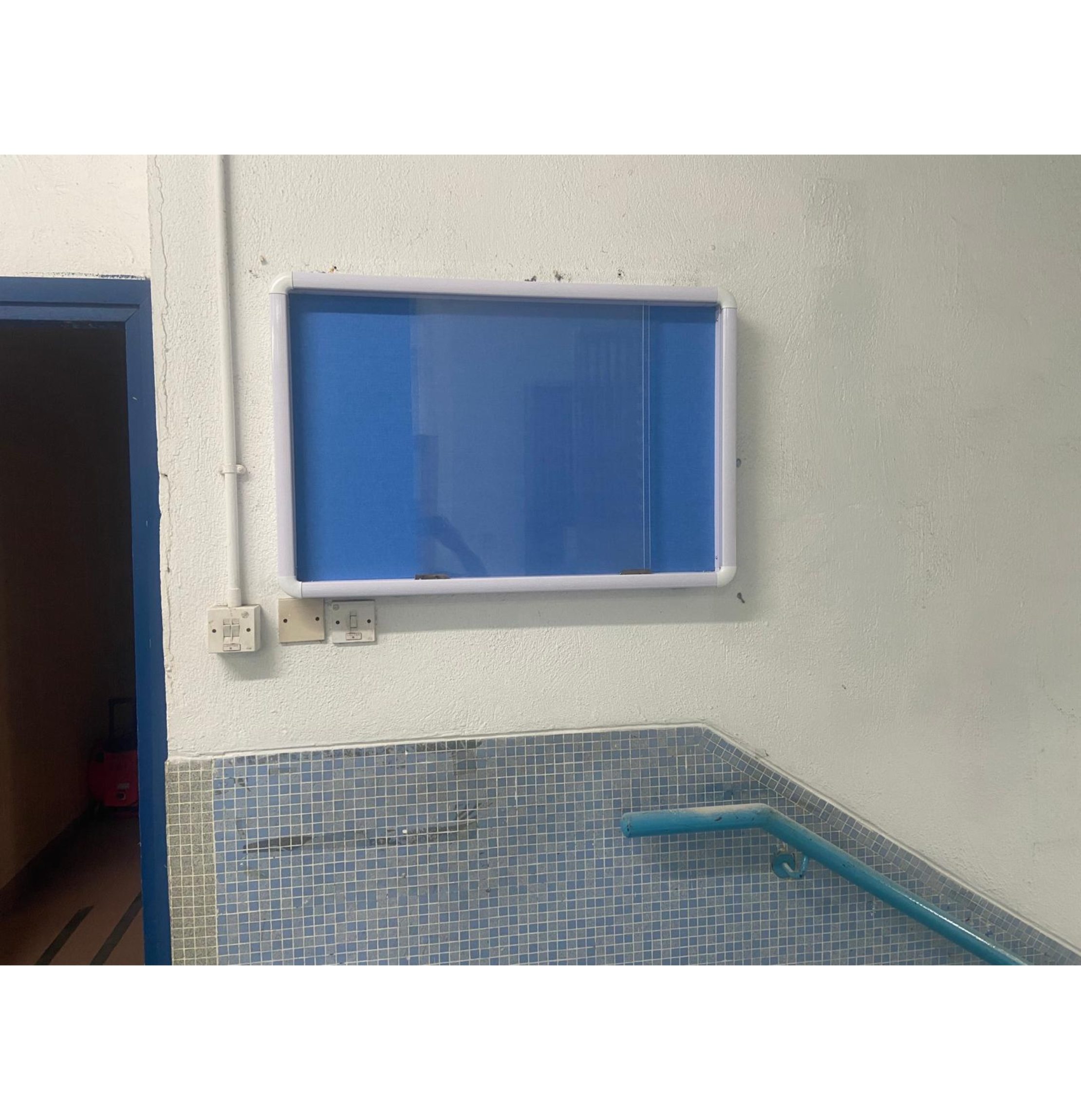鋁框膠片移門布面告示箱
